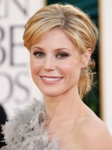 julie bowen red carpet wardrobe malfunction